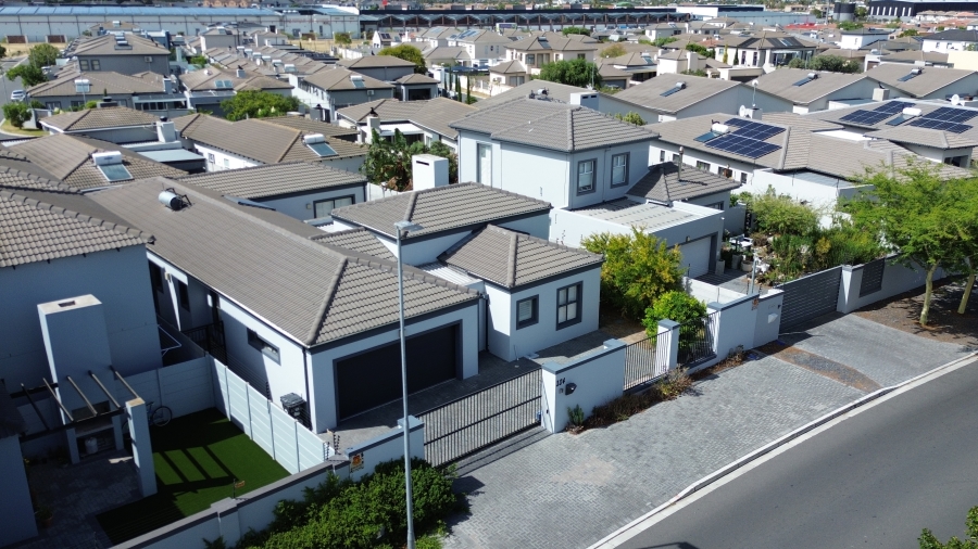 4 Bedroom Property for Sale in Parklands North Western Cape